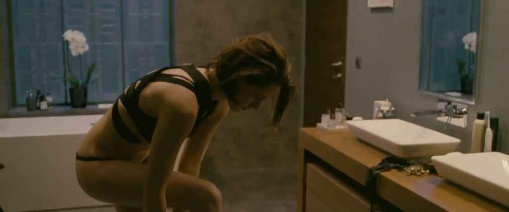 Kristen Stewart seins nus dans Personal Shooper