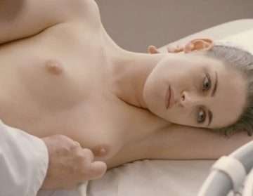 Kristen Stewart seins nus dans Personal Shooper