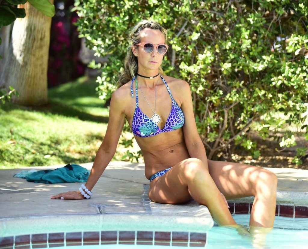 Lady Victoria Hervey en bikini à Indio