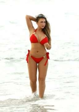 Lauren Goodger en bikini à Dubaï