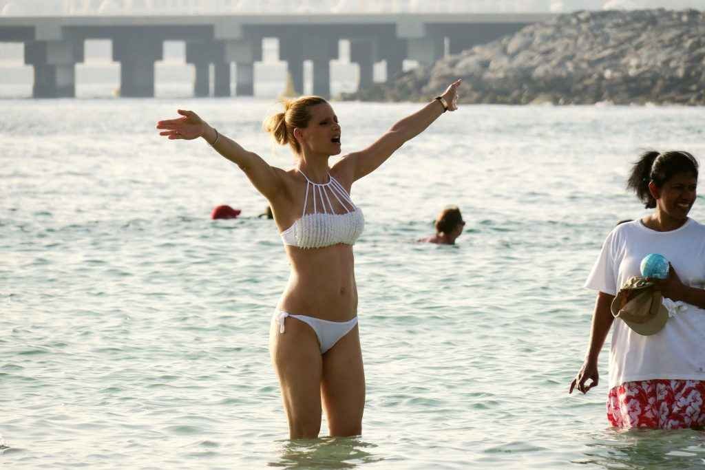 Michelle Hunziker en bikini à Dubaï