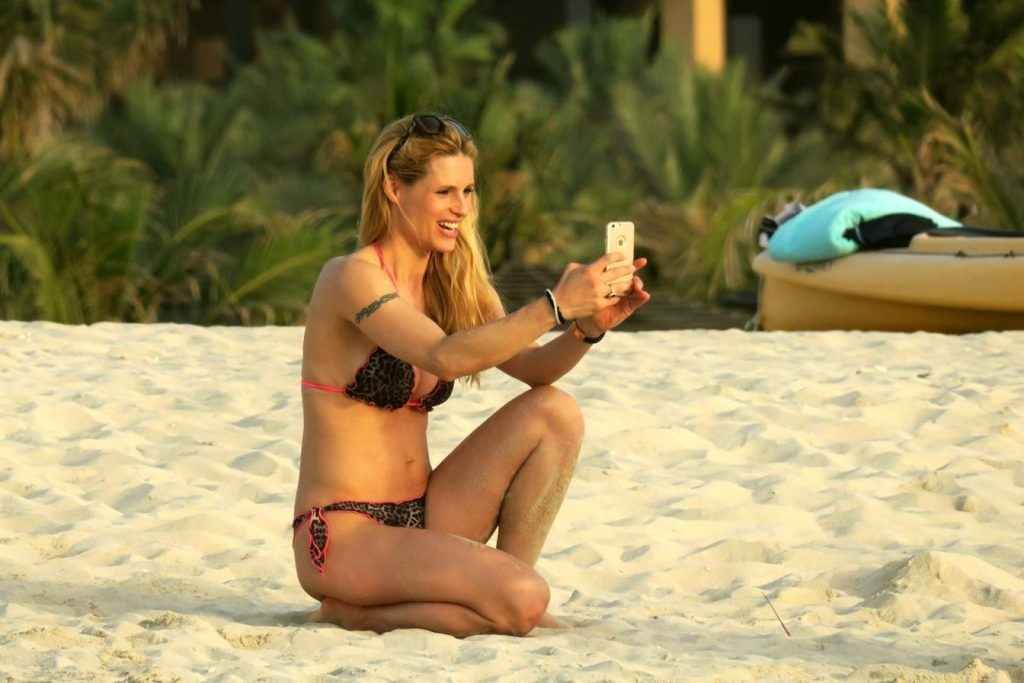 Michelle Hunziker en bikini à Dubaï