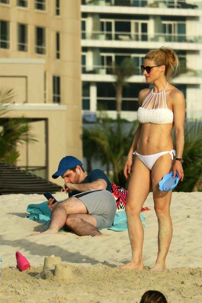 Michelle Hunziker en bikini à Dubaï