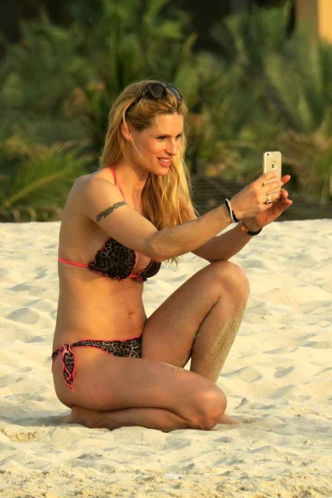 Michelle Hunziker en bikini à Dubaï