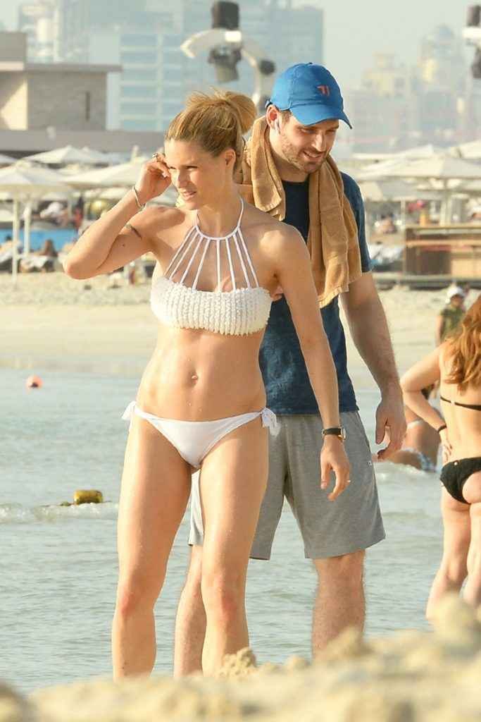 Michelle Hunziker en bikini à Dubaï