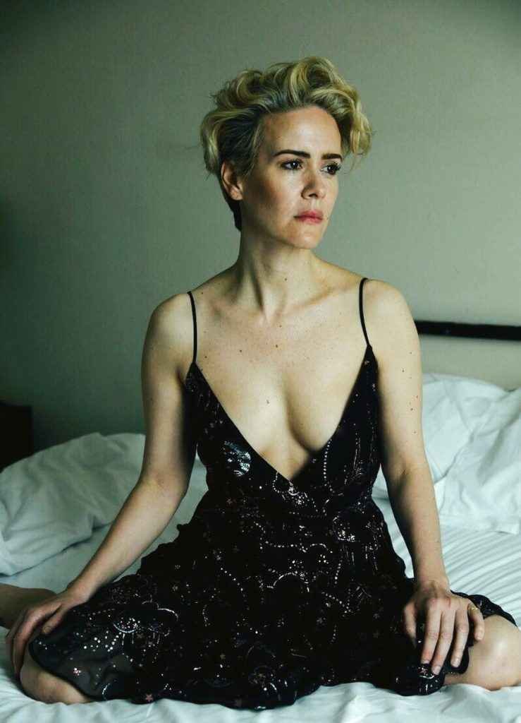 SArah Paulson seins nus dans W Mag