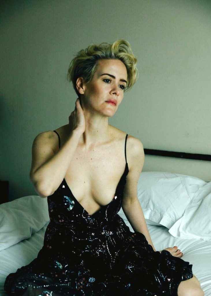 SArah Paulson seins nus dans W Mag