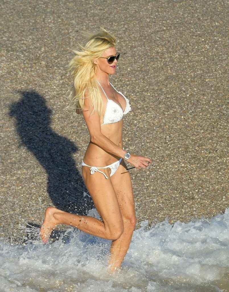 Victoria Silvstedt en bikini à Saint Barthélémy