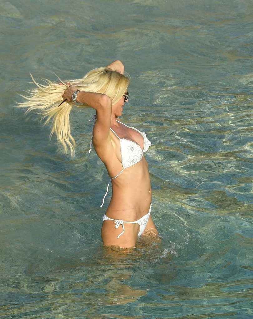 Victoria Silvstedt en bikini à Saint Barthélémy