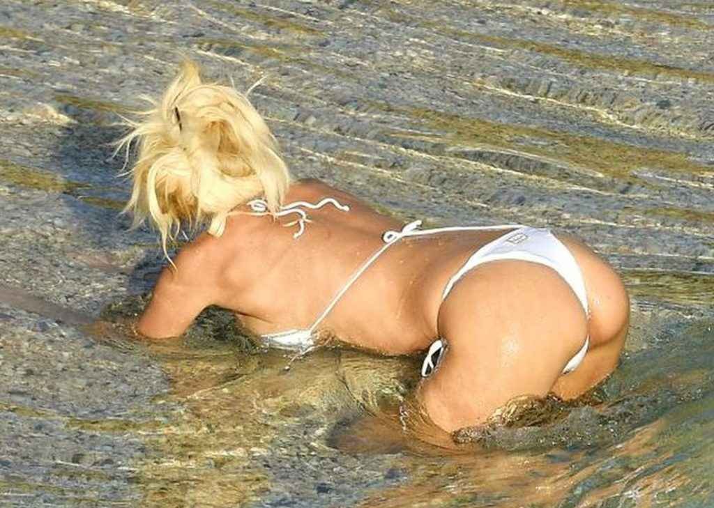 Victoria Silvstedt en bikini à Saint Barthélémy