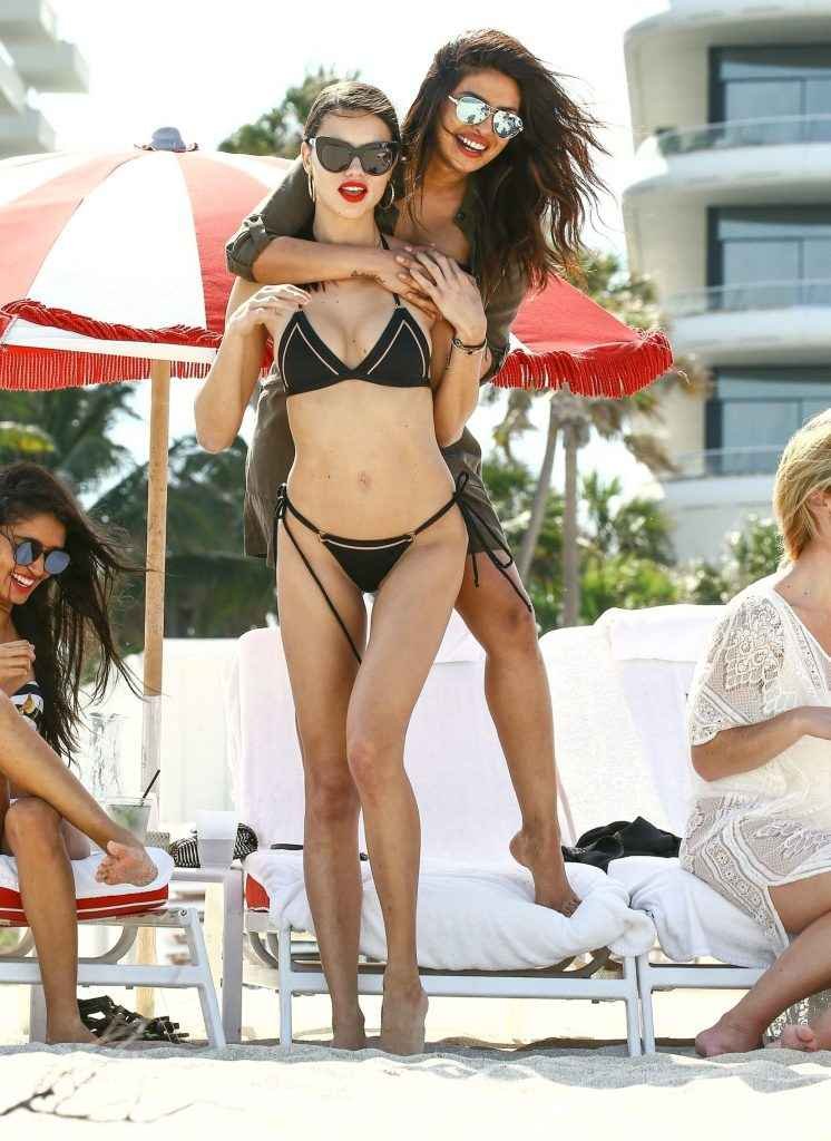 Adriana Lima et Priyanka chopra en bikini à Miami