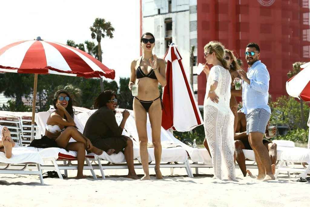 Adriana Lima et Priyanka chopra en bikini à Miami