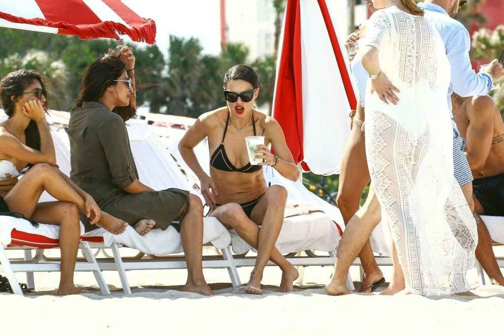 Adriana Lima et Priyanka chopra en bikini à Miami