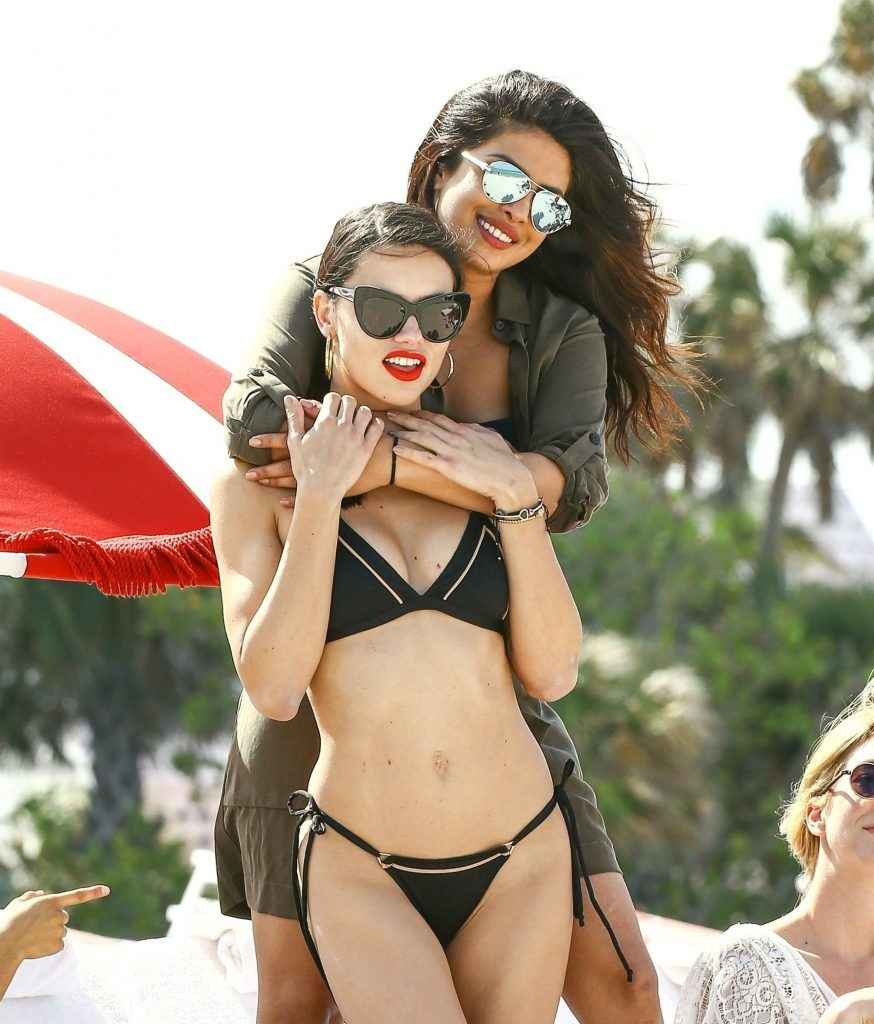 Adriana Lima et Priyanka chopra en bikini à Miami