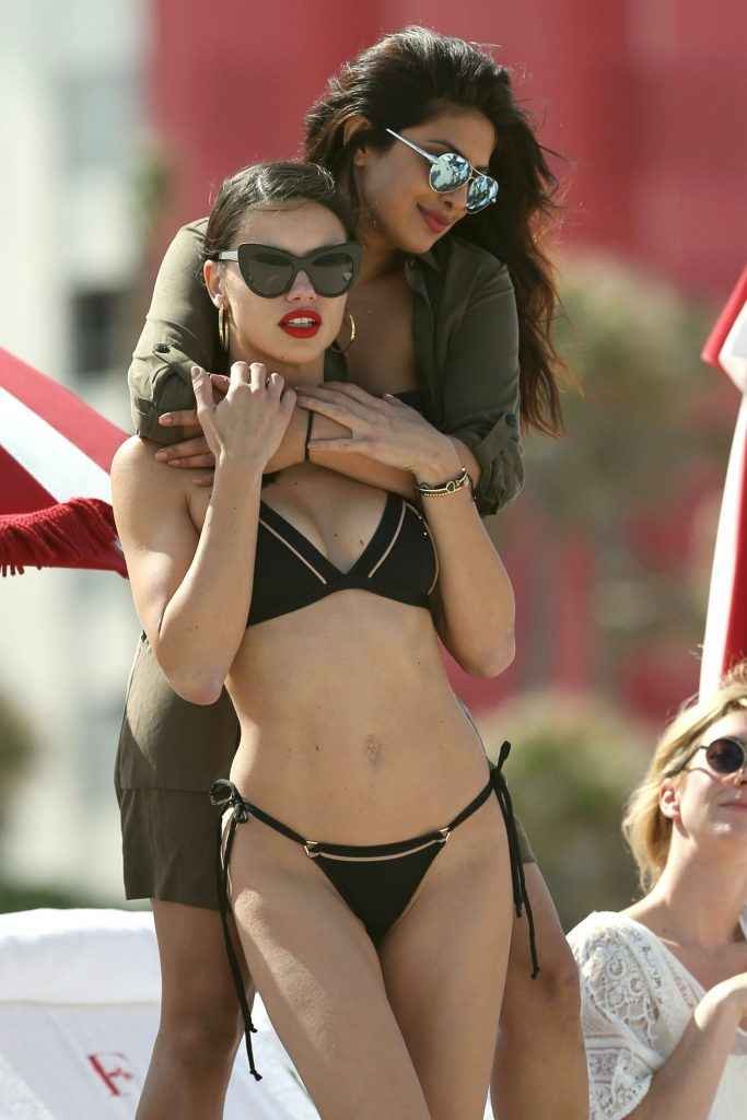 Adriana Lima et Priyanka chopra en bikini à Miami