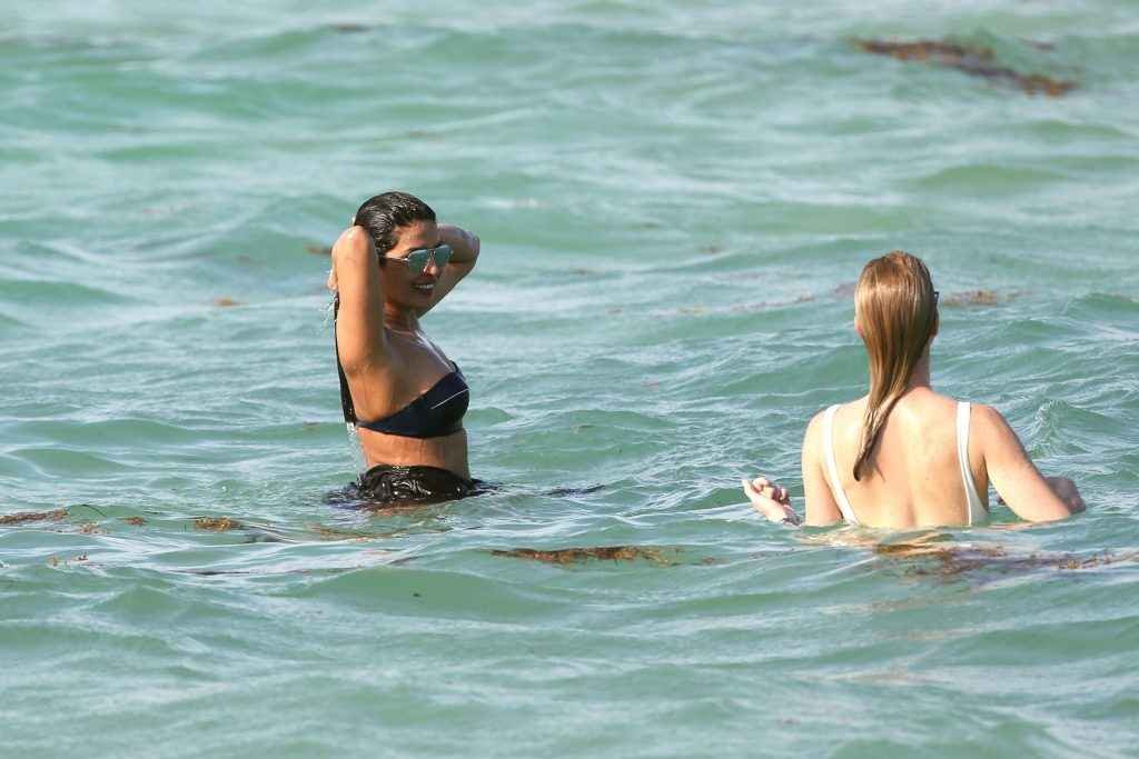 Adriana Lima et Priyanka chopra en bikini à Miami