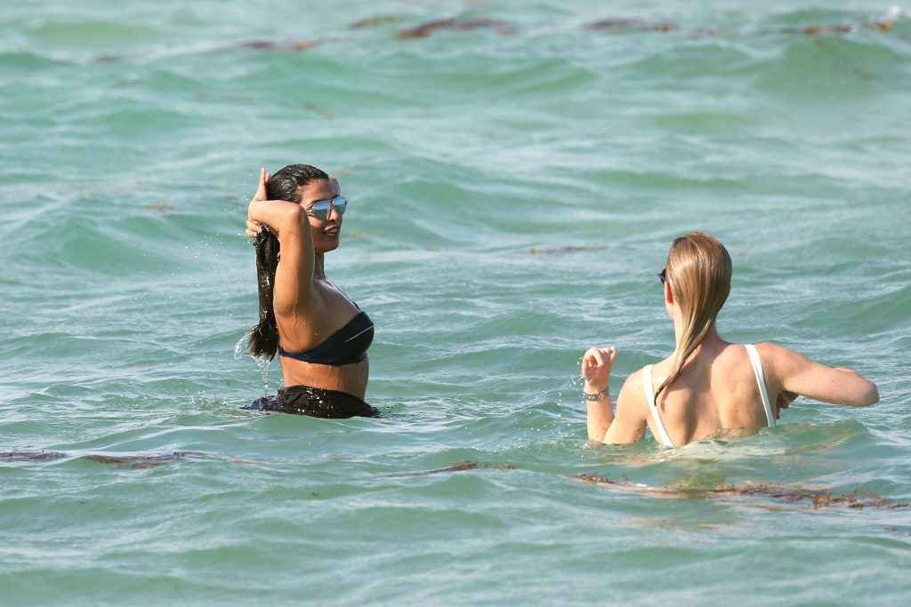 Adriana Lima et Priyanka chopra en bikini à Miami