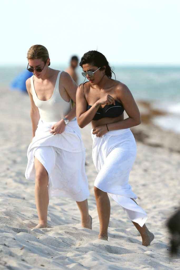 Adriana Lima et Priyanka chopra en bikini à Miami