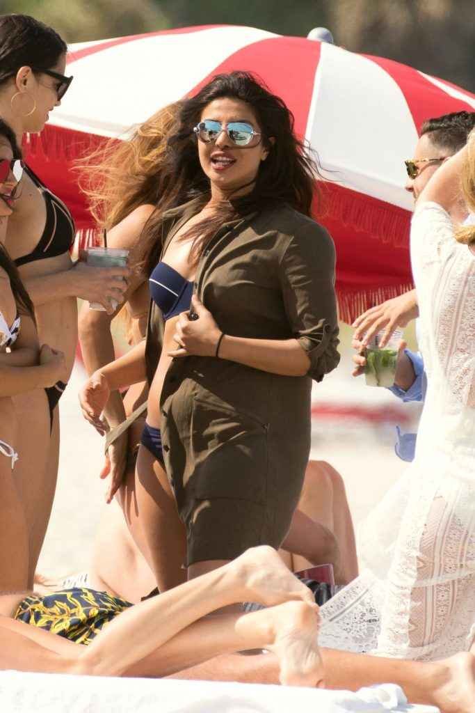 Adriana Lima et Priyanka chopra en bikini à Miami