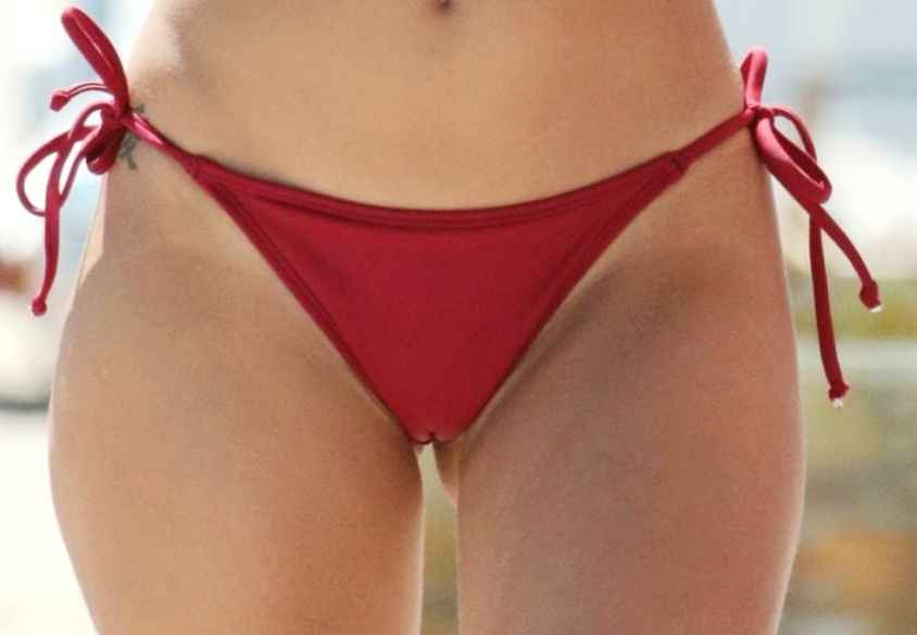 Alexandra Rodriguez dans un bikini rouge à Miami