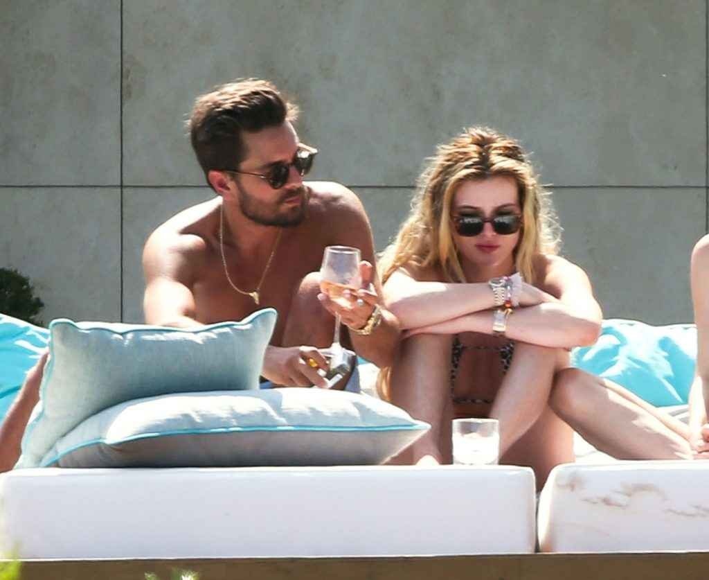 Bella et Dani Thorne en bikini à Cannes