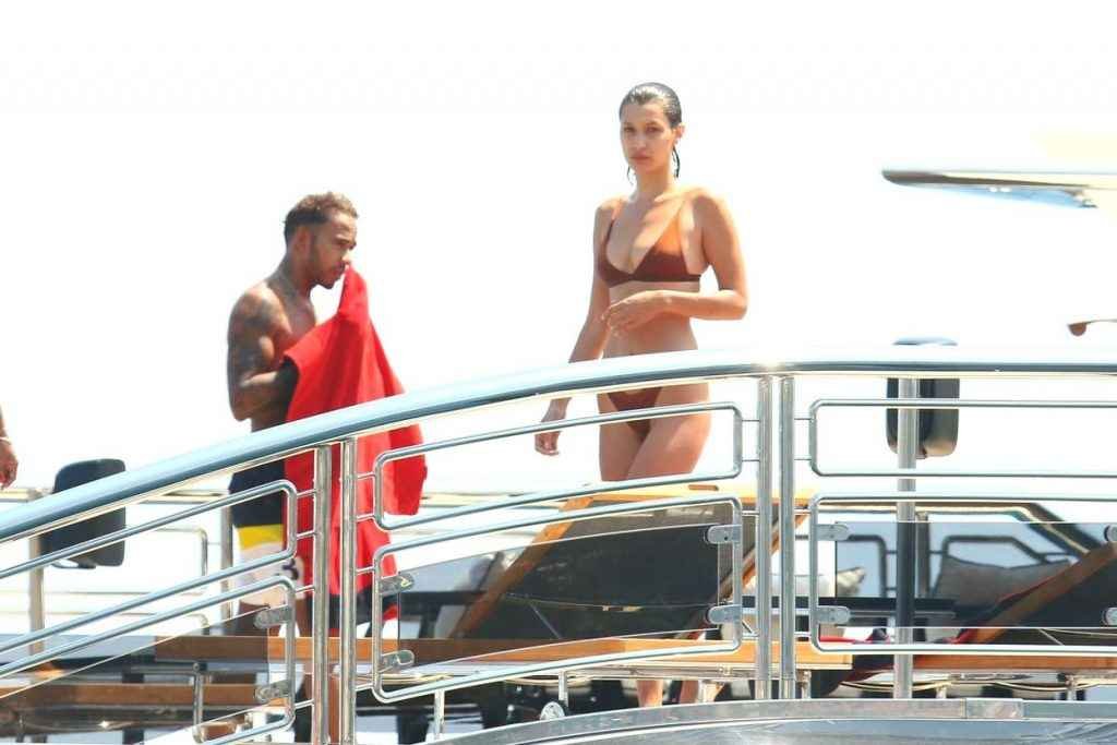 Bella Hadid en bikini à Monaco