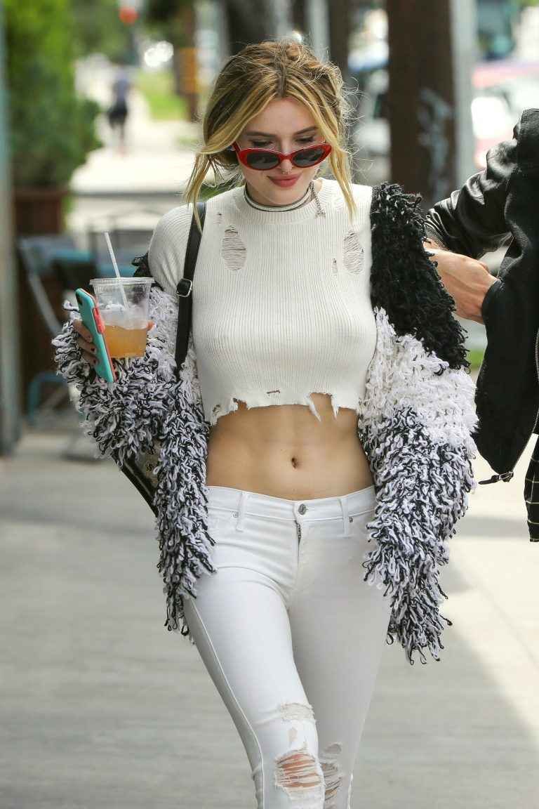 Bella Thorne en balade à Hollywood