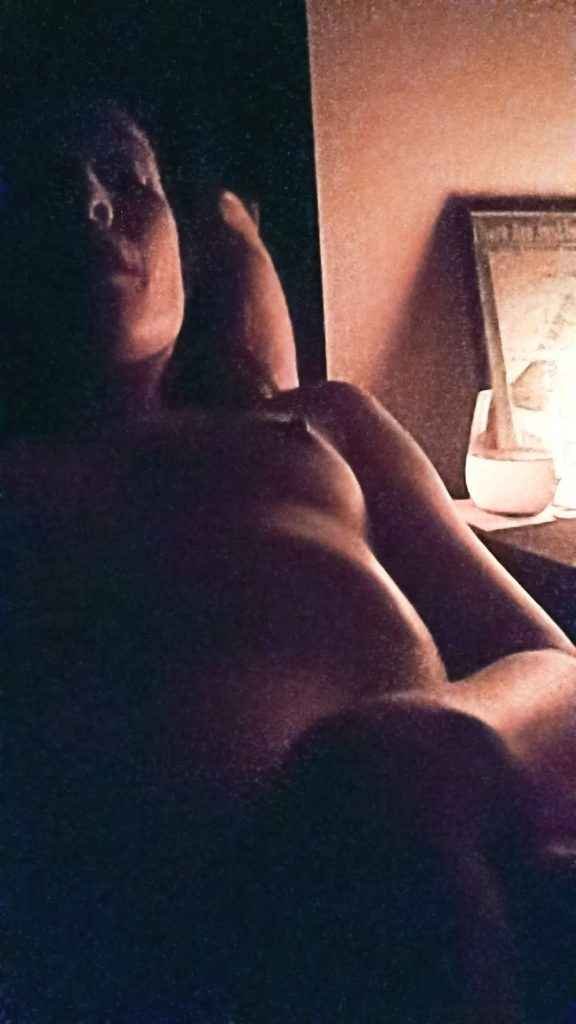 Carly Pope nue, les photos volées