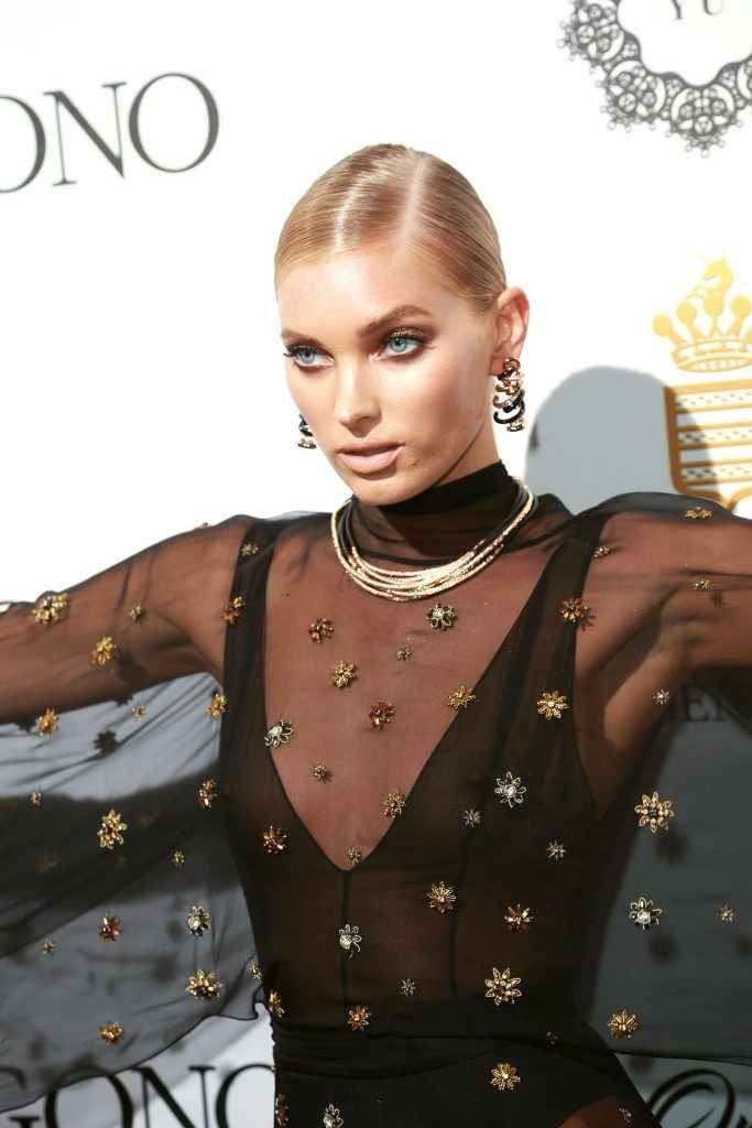 Elsa Hosk exhibe ses seins au 70eme Festival de Cannes