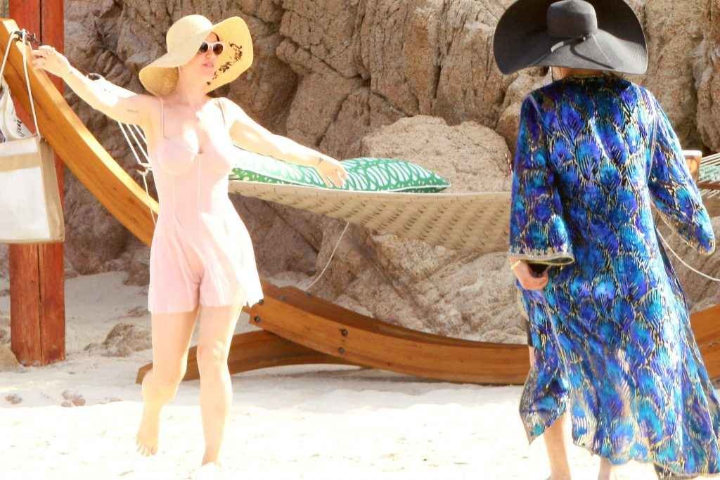 Katy Perry en maillot de bain à Cabo San Lucas