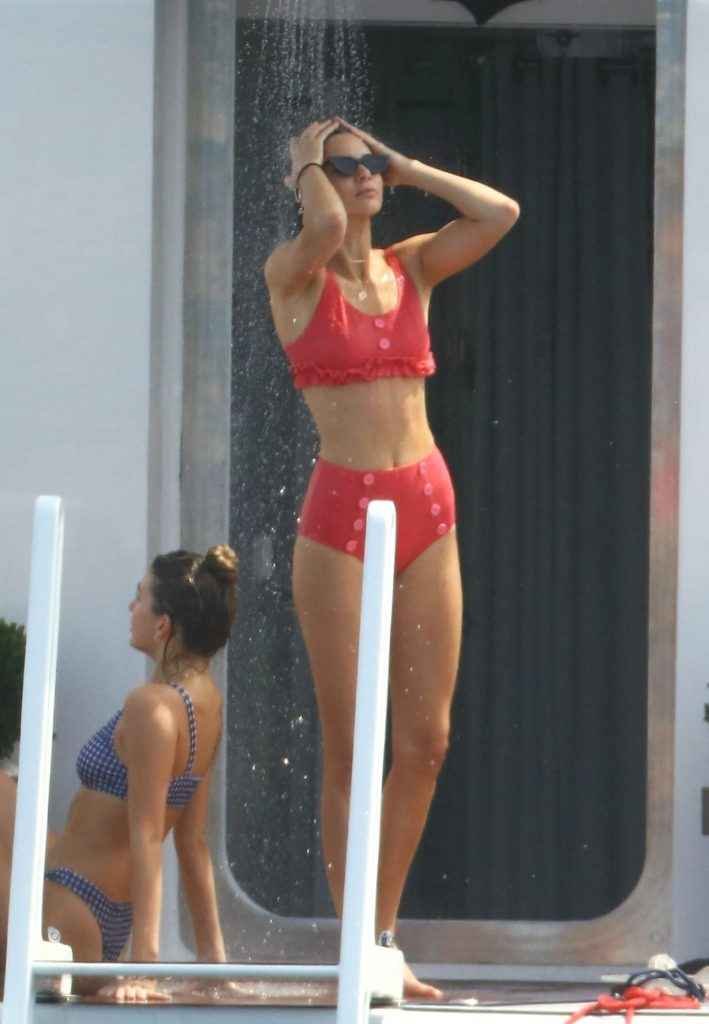 Kendall Jenner en bikini à Cannes