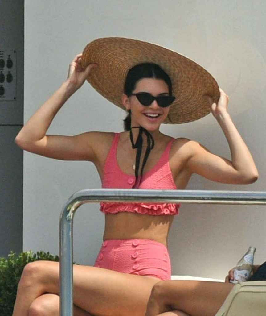 Kendall Jenner en bikini à Cannes