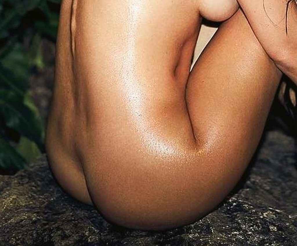 Kourtney Kardashian nue