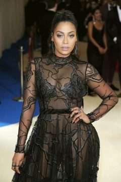 Lala Anthony joue la transparence au MET Gala de New-York