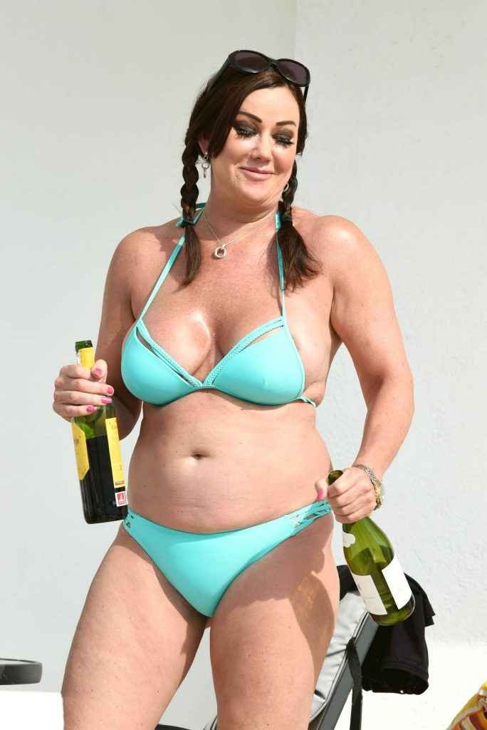 Lisa Appleton en bikini à Ibiza