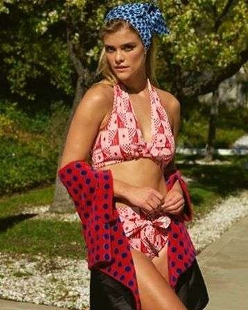 Nina Agdal en bikini sur Instagram