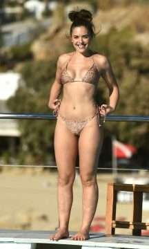 Olympia Valance en bikini à Mykonos