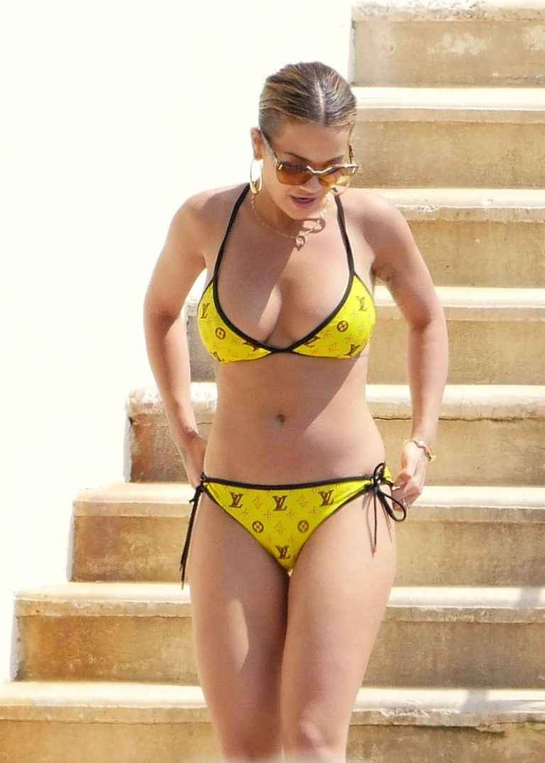 Rita Ora en bikini à Antibes