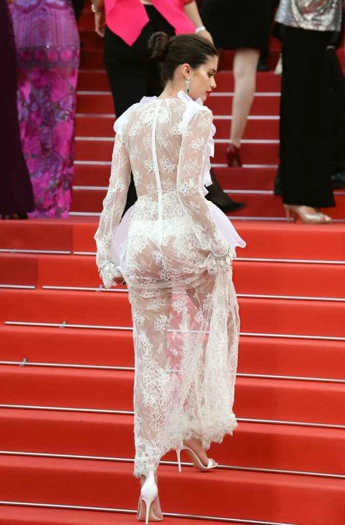 Sara Sampaio dans une robe transparente au 70eme Festival de Cannes