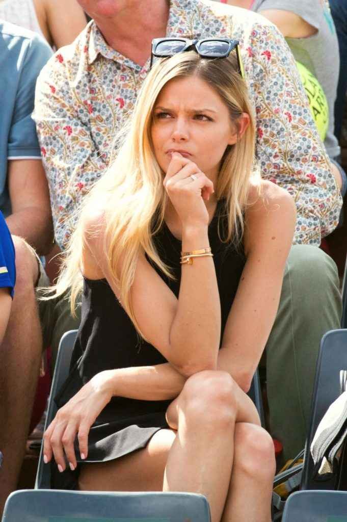 Danielle Knudson en mini-jupe à Roland Garros