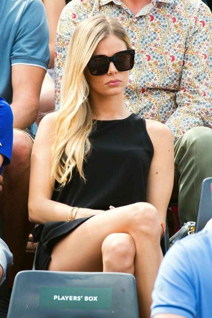 Danielle Knudson en mini-jupe à Roland Garros