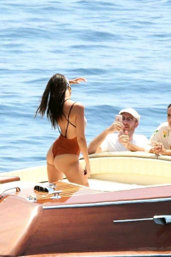 Emily Ratajkowski en maillot de bain en Italie