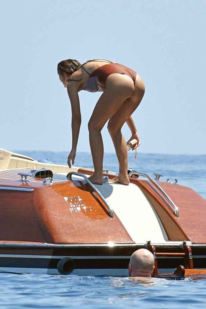 Emily Ratajkowski en maillot de bain en Italie