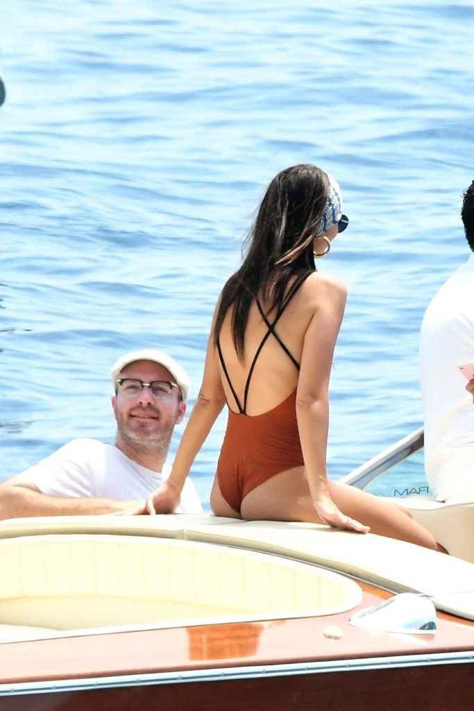 Emily Ratajkowski en maillot de bain en Italie