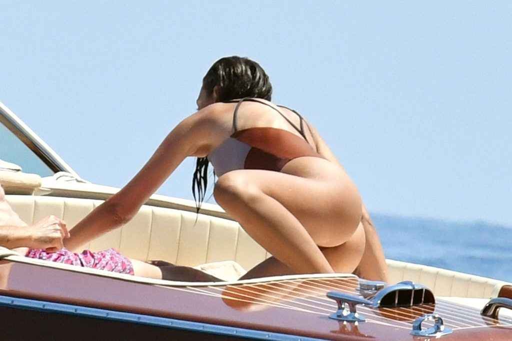 Emily Ratajkowski en maillot de bain en Italie