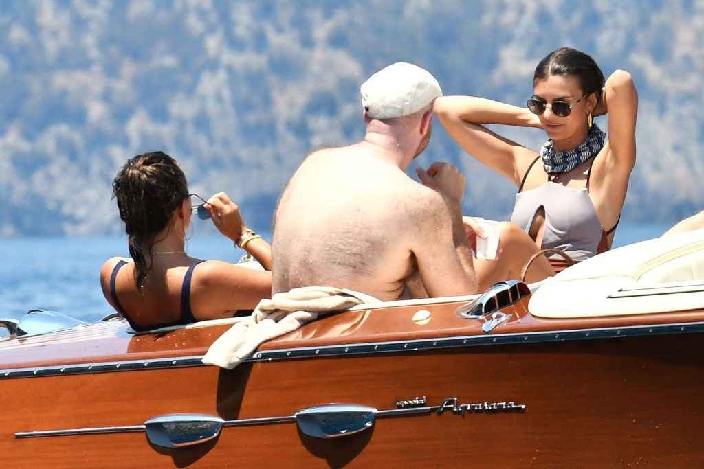 Emily Ratajkowski en maillot de bain en Italie