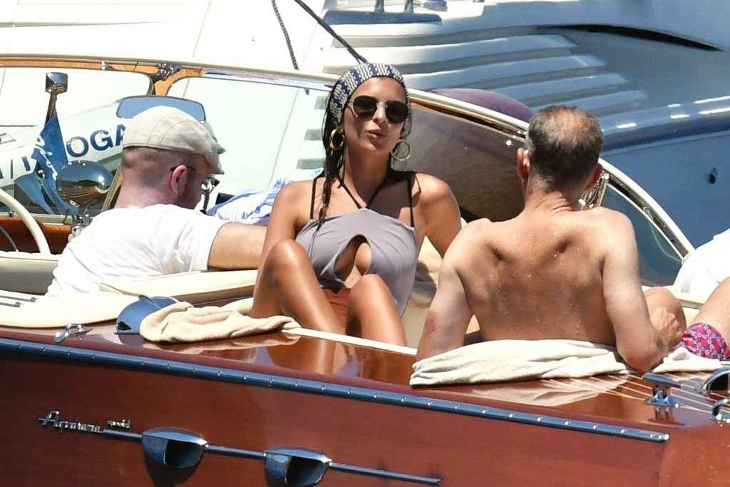 Emily Ratajkowski en maillot de bain en Italie