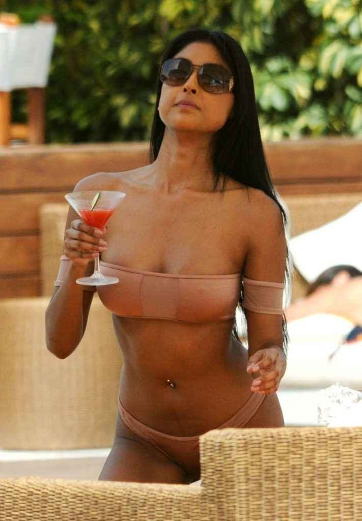 Farah Sattur en bikini à Ibiza