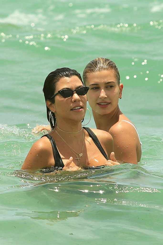 Kourtney Kardashian en bikini à Miami