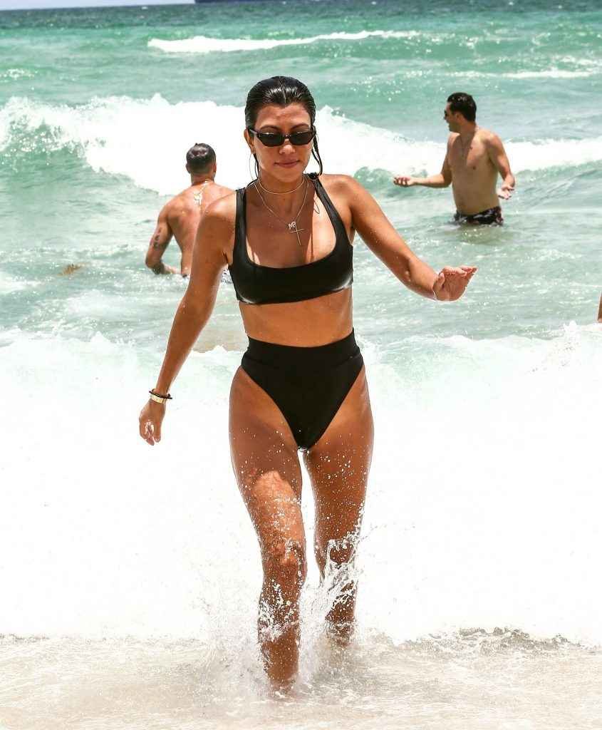 Kourtney Kardashian en bikini à Miami